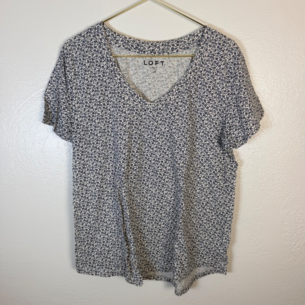 LOFT Women M Navy Ditsy Floral V-Neck 100% Cotton Tee Cottage Garden Coastal
